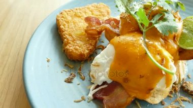 Pastırmalı Benedict yumurtası.