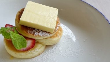 Tereyağı ile lezzetli gözleme