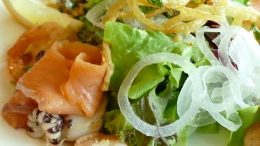 füme somon salata