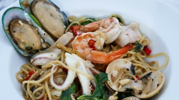 Spaghetti frutti di mare piccanti — Video Stock