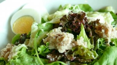 lezzetli ton balıklı salata 