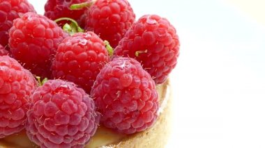 taze ahududu ile tart