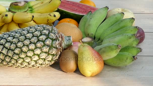 Różne owoce tropikalne — Wideo stockowe