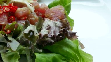 ton balıklı tartar sos ile