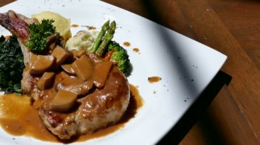 lezzetli kuzu pirzolası biftek 