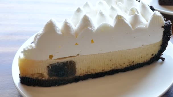 Pyszne Ciasto Słodki Krem Biały Talerz — Wideo stockowe