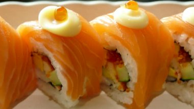 lezzetli taze suşi rulo