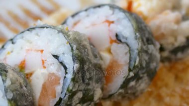 lezzetli taze suşi rulo