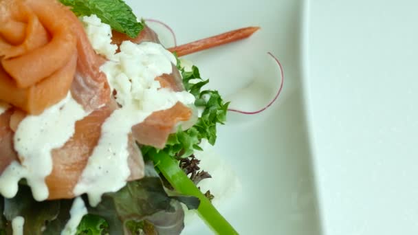Salade de saumon fumé — Video