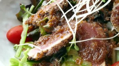  ızgara ton balıklı salata