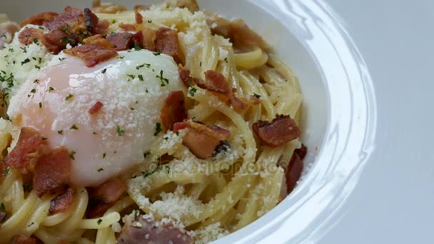 Leziz spagetti carbonara — Stok video