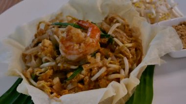 Karides ile pad Thai 