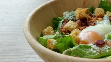 lezzetli Sezar salatası