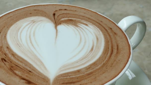 Вкусный кофе латте — стоковое видео