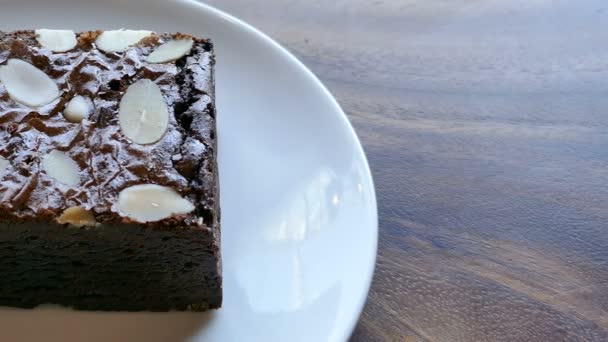 Chocolade brownie taart — Stockvideo