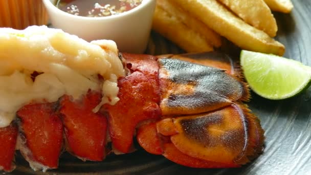 Grilled lobster with french fries — Stock Video