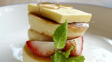 Krep beyaz plaka ile lezzetli gözleme