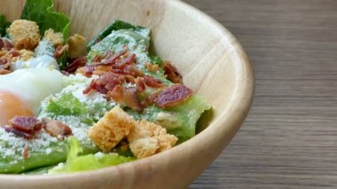 lezzetli Sezar salatası