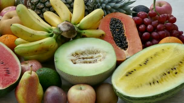 Diverse tropiska frukter — Stockvideo