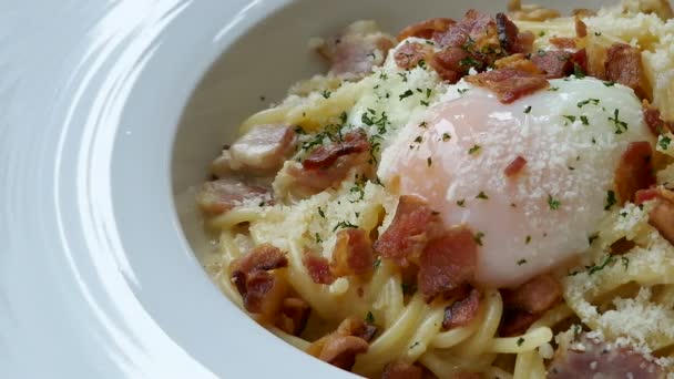 Deliciosos espaguetis carbonara — Vídeos de Stock