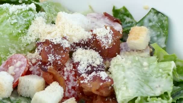 Delicious Caesar salad — Stock Video