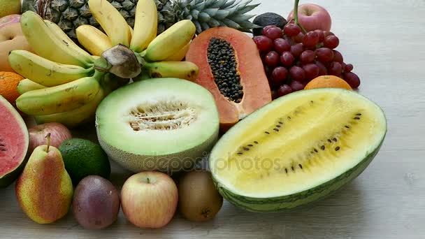 Variedad de frutas tropicales — Vídeo de stock