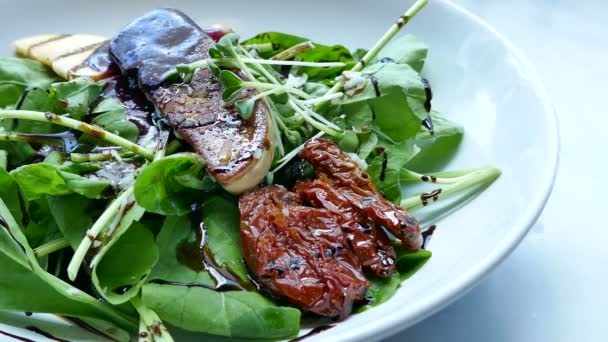 Delicioso Filete Foie Gras Con Salsa Ruccola — Vídeos de Stock