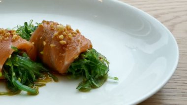 lezzetli taze suşi, geleneksel Japon yemekleri 