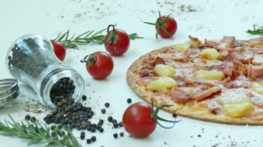 soğan ve ruccola, sağlıksız veya abur cubur kavramı ile lezzetli pizza