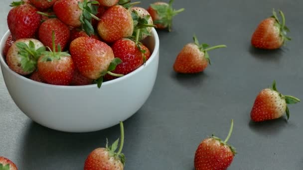 鲜草莓小碗 — 图库视频影像