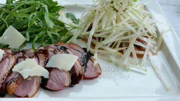 Smoked duck salad — Stock Video