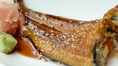 lezzetli taze suşi, geleneksel Japon yemekleri 