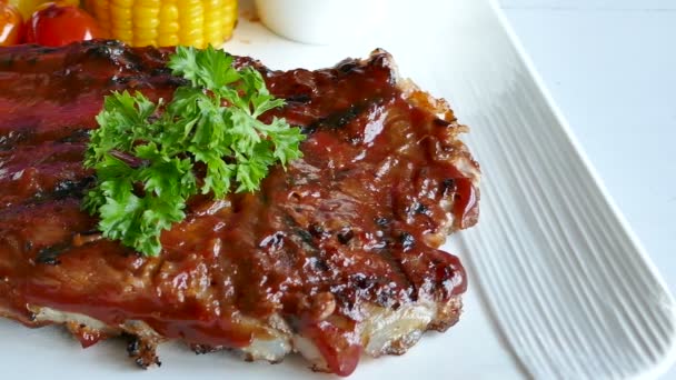 Bife Porco Grelhado Churrasco Com Molho — Vídeo de Stock