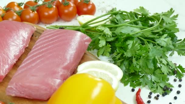 Filetto Tonno Crudo Con Ingredienti Cottura — Video Stock