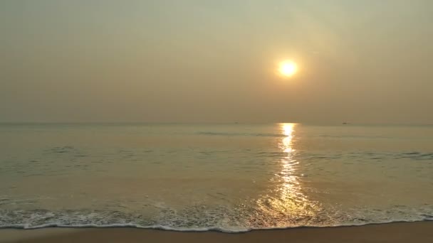 Coucher Soleil Sur Les Vagues Mer Plage Sable Ciel Spectaculaire — Video