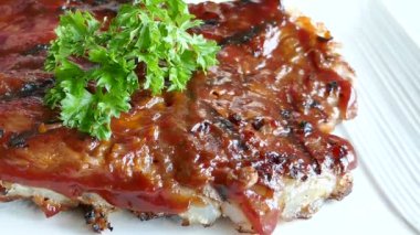 Izgara Barbekü Domuz kaburga biftek sosu ile 