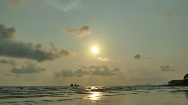 Vista Tramonto Delle Onde Del Mare Cielo Drammatico — Video Stock