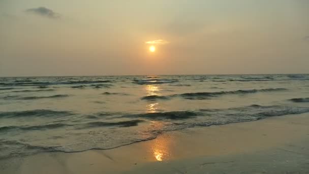 Puesta Sol Vista Las Olas Del Mar Cielo Dramático — Vídeos de Stock