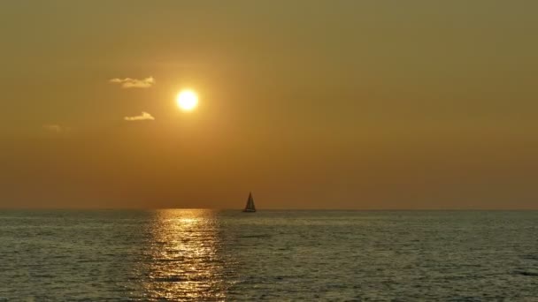 Puesta Sol Vista Las Olas Del Mar Cielo Dramático — Vídeos de Stock