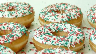 tatlı ev yapımı çörek şeker sprinkles üstte ile