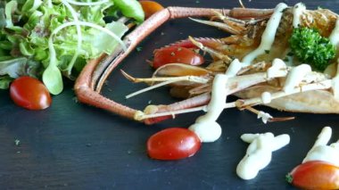 lezzetli ıstakoz soslu, ızgara deniz ürünleri incelik