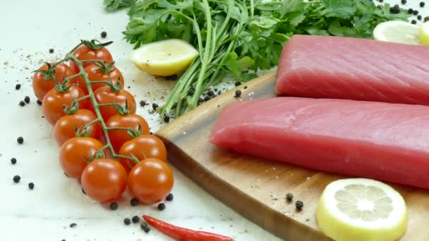 Filetto Tonno Crudo Con Ingredienti Cottura — Video Stock