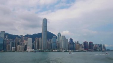 HONG KONG - 14 Eylül 2018: 4K Zaman aşımı binaları ve Hong Kong şehrinin ufuk çizgisi