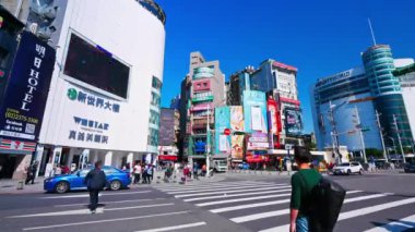 TOKYO - Japon, 29 Temmuz 2018 Shibuya geçidinde yürüyen insanlar