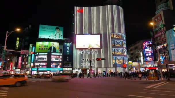 2018年7月28日 许多人在日本东京Kabukicho和Shinjku地区散步 — 图库视频影像
