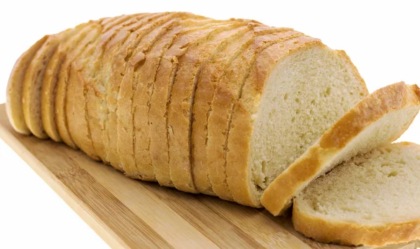 Tagliare il pane di grano su uno sfondo bianco — Foto Stock