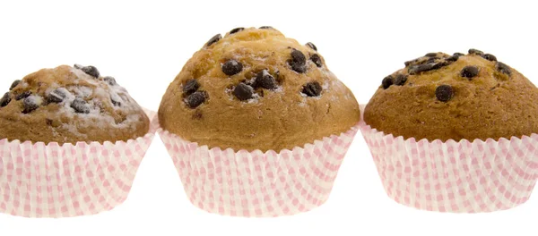 Chocolate Chip Muffin isoliert auf weißem Hintergrund — Stockfoto