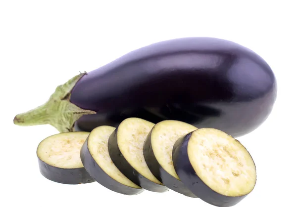 Aubergine of aubergine groenten geïsoleerd op witte achtergrond cutout — Stockfoto