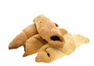 Beyaz bir arka plan üzerinde yalan elma reçel ile ev yapımı puf böreği