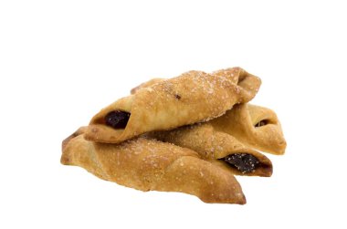 Beyaz bir arka plan üzerinde yalan elma reçel ile ev yapımı puf böreği